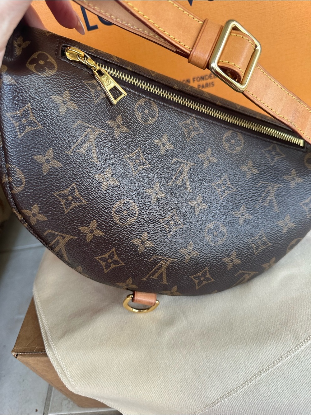 ✨Louis Vuitton Monogram Original Bumbag in Brown and Tan- Great Condition✨ - Picture 9 of 15